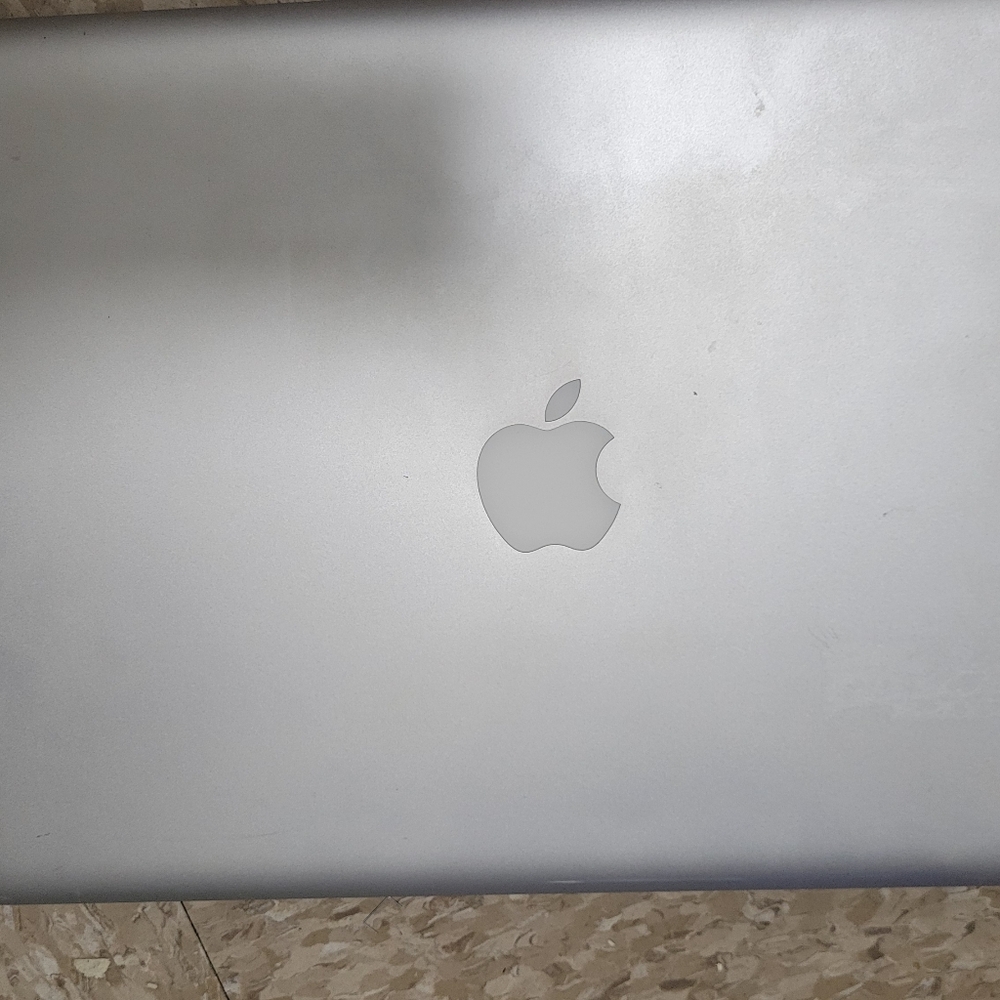 Apple Laptop - Silver